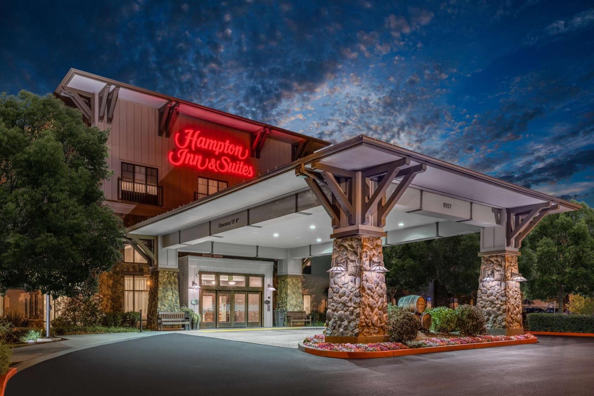 Hampton Inn & Suites Windsor-Sonoma Wine Country Exterior foto
