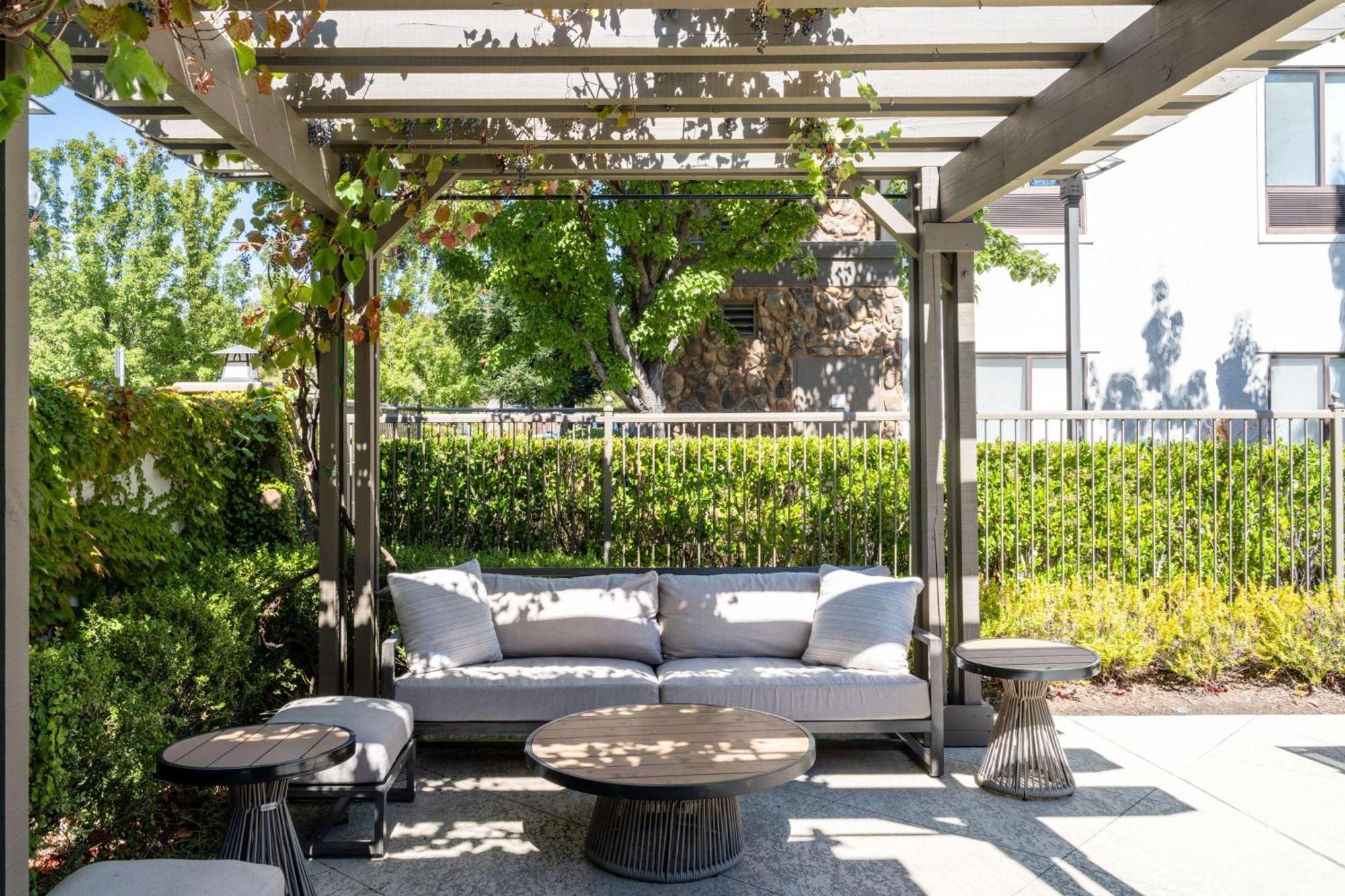 Hampton Inn & Suites Windsor-Sonoma Wine Country Exterior foto