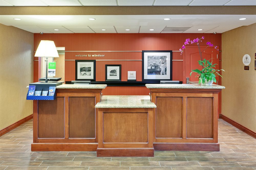 Hampton Inn & Suites Windsor-Sonoma Wine Country Exterior foto